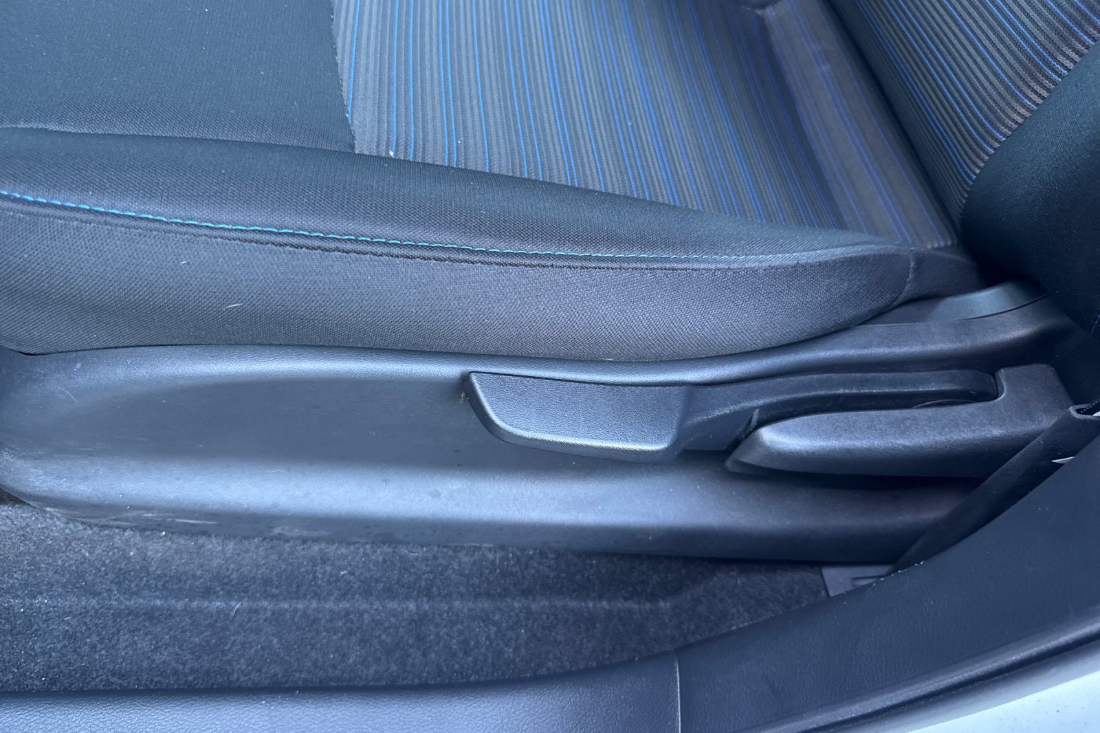 Certified 2025 Nissan Leaf S FWD image 14