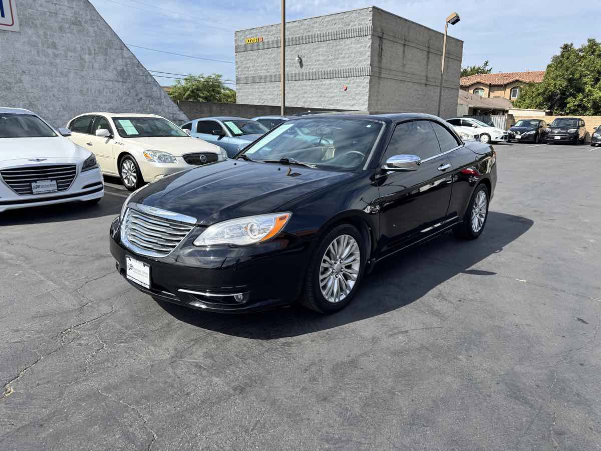 Used 2013 Chrysler 200 Limited FWD image 19