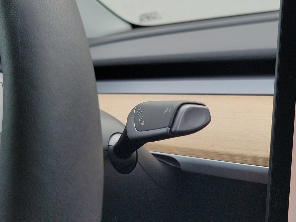 Used 2024 Tesla Model Y Long Range AWD/4WD image 31