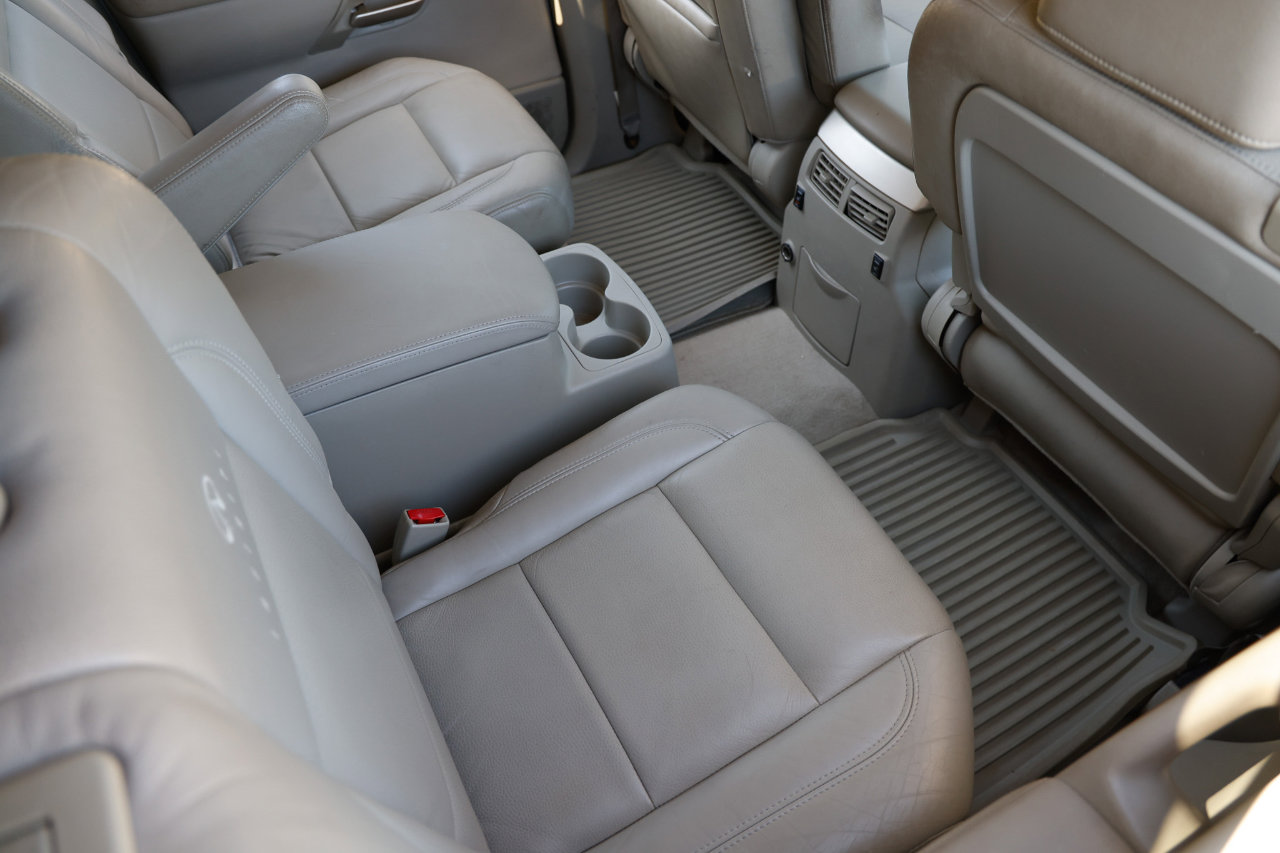 Used 2004 INFINITI QX56 2WD w/ Smart Vision Pkg image 12