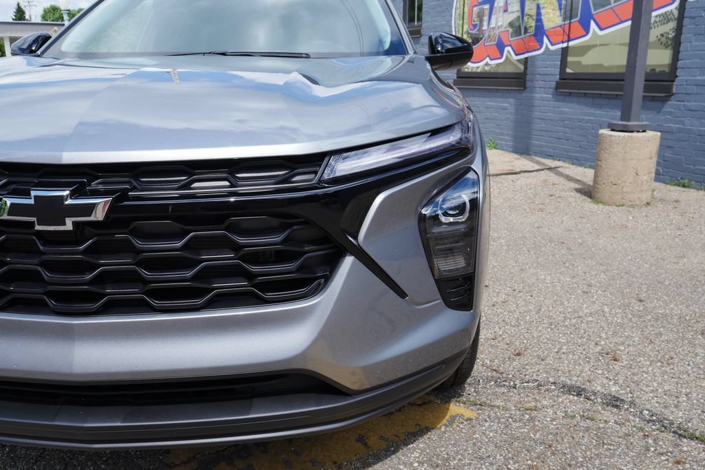 New 2026 Chevrolet Trax LT w/ Sunroof Package FWD image 3
