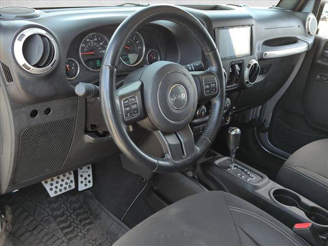 Used 2015 Jeep Wrangler Unlimited Sahara w/ Connectivity Group image 10