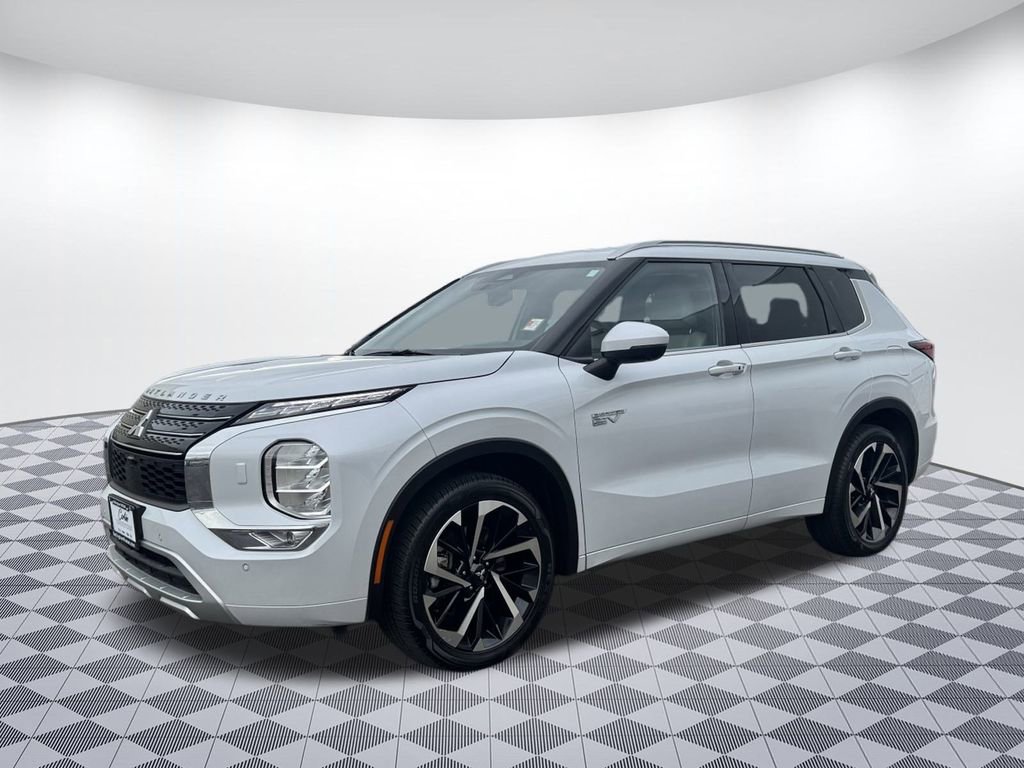 Used 2023 Mitsubishi Outlander SEL image 3