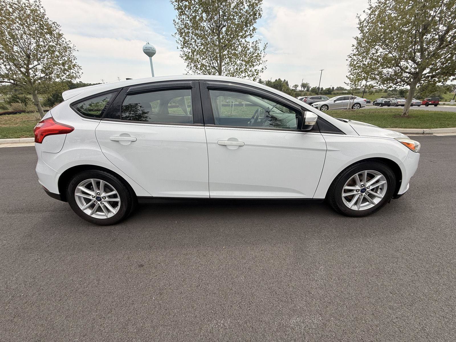 Used 2016 Ford Focus SE w/ SE Power Seat Package FWD image 4