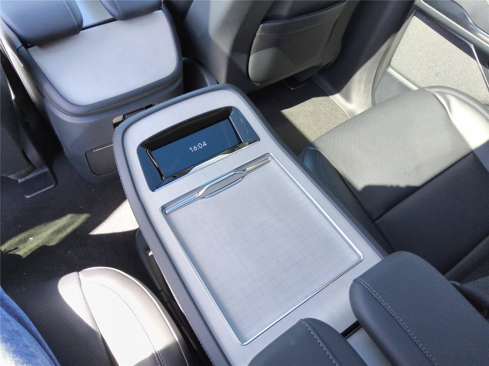 New 2027 Lincoln Navigator Reserve AWD/4WD image 17