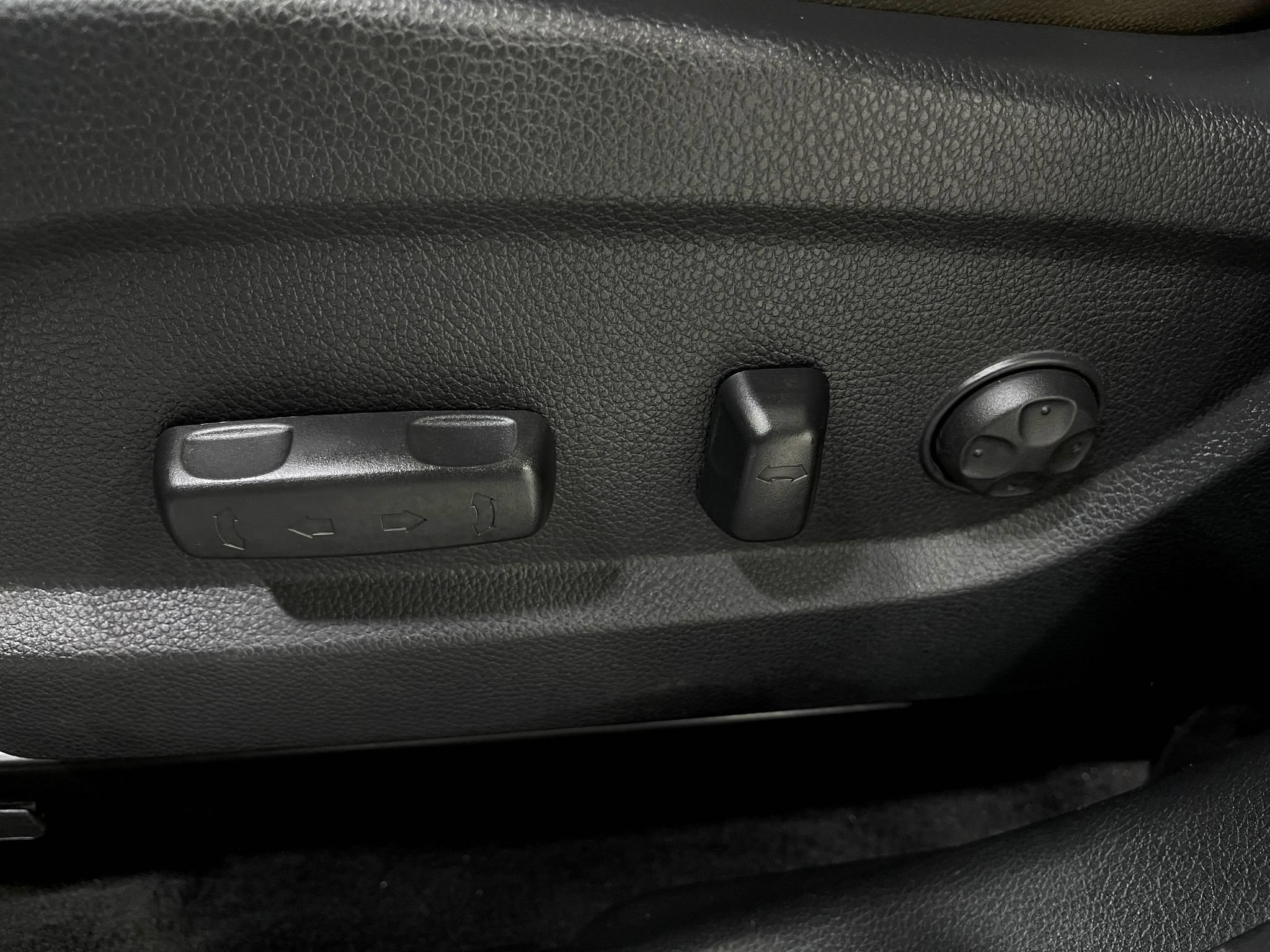 Used 2019 Hyundai Santa Fe XL AWD/4WD image 17