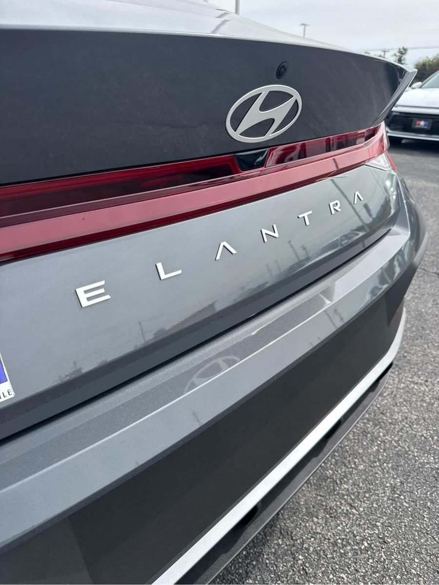 New 2026 Hyundai Elantra SE FWD image 16