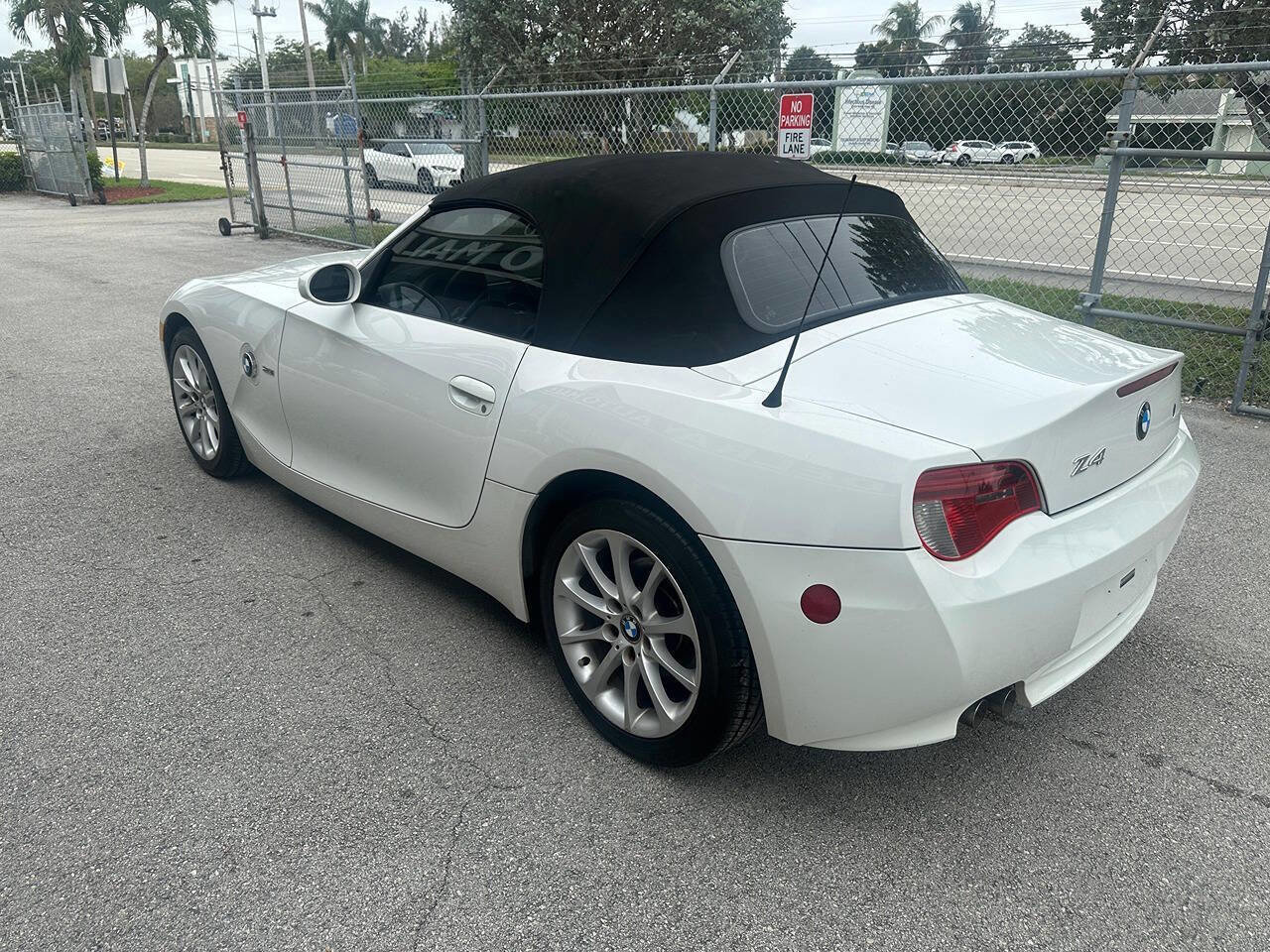 Used 2008 BMW Z4 3.0i RWD image 4