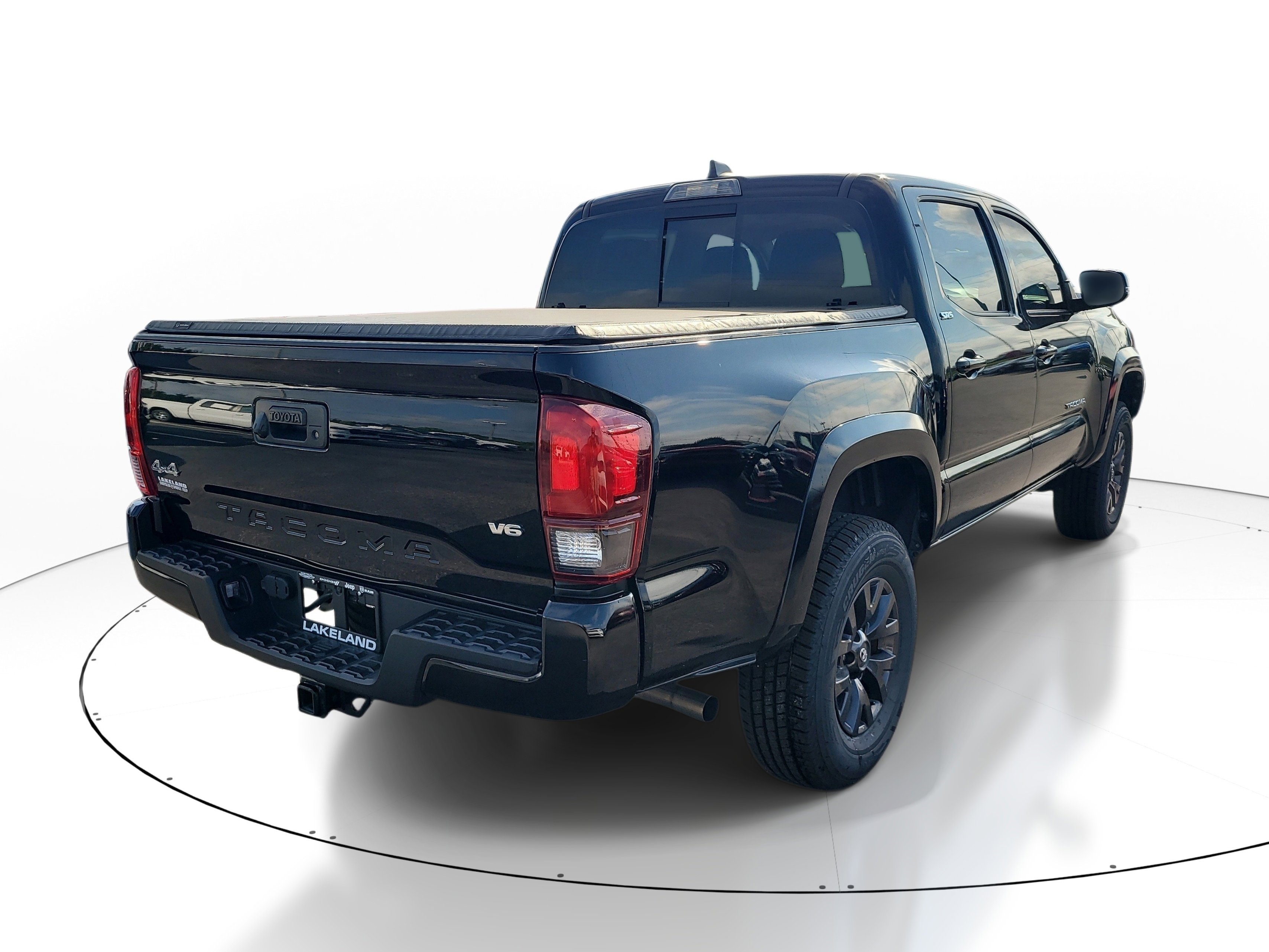 Used 2023 Toyota Tacoma SR5 w/ Technology Package AWD/4WD image 4