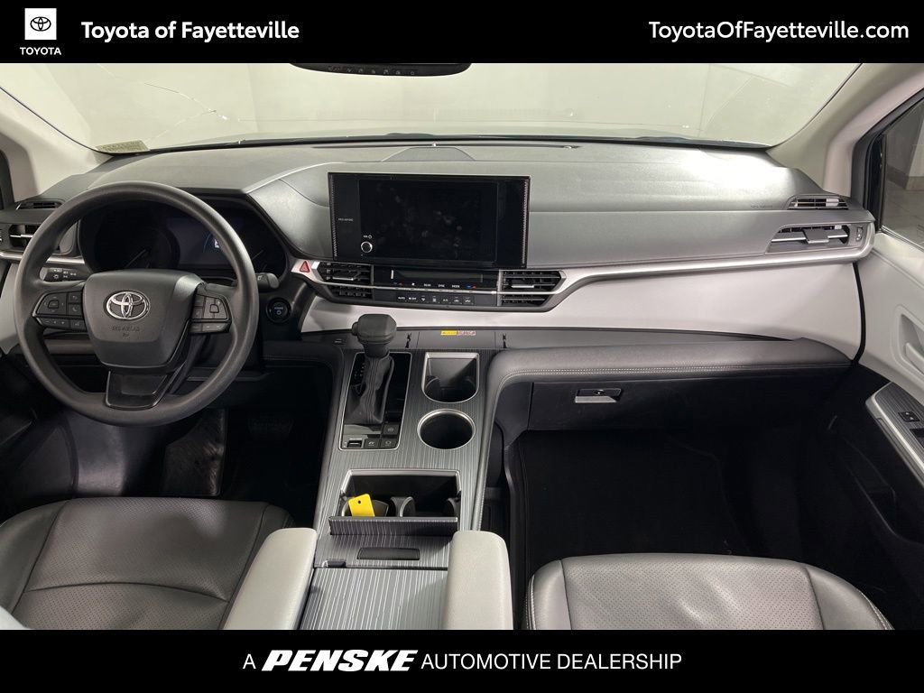 Used 2025 Toyota Sienna LE w/ LE Plus Package image 20