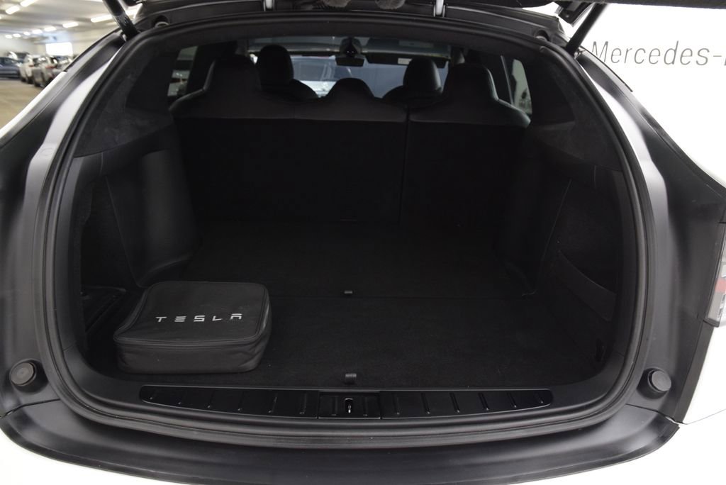 Used 2022 Tesla Model X image 30