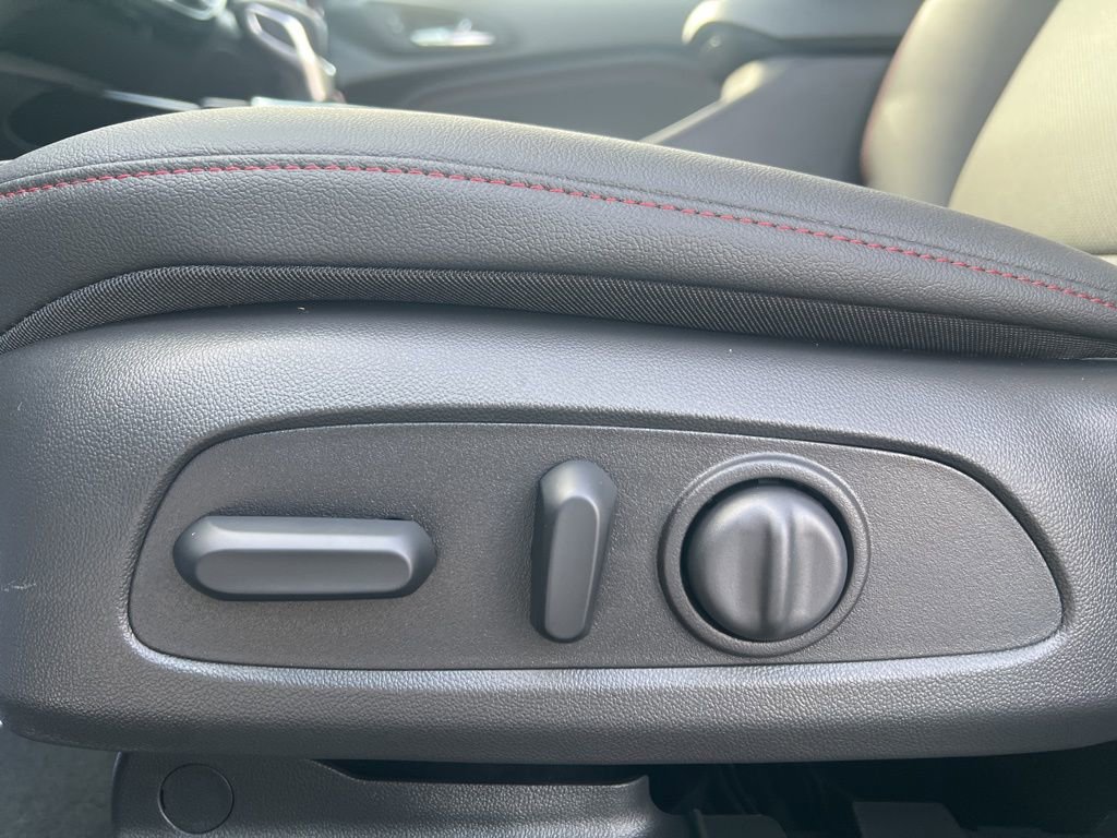 New 2026 Chevrolet Trax RS w/ Sunroof Package image 9