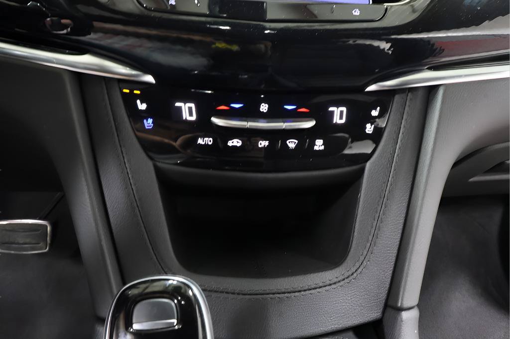 Used 2024 Cadillac XT6 Sport w/ Technology Package AWD/4WD image 11
