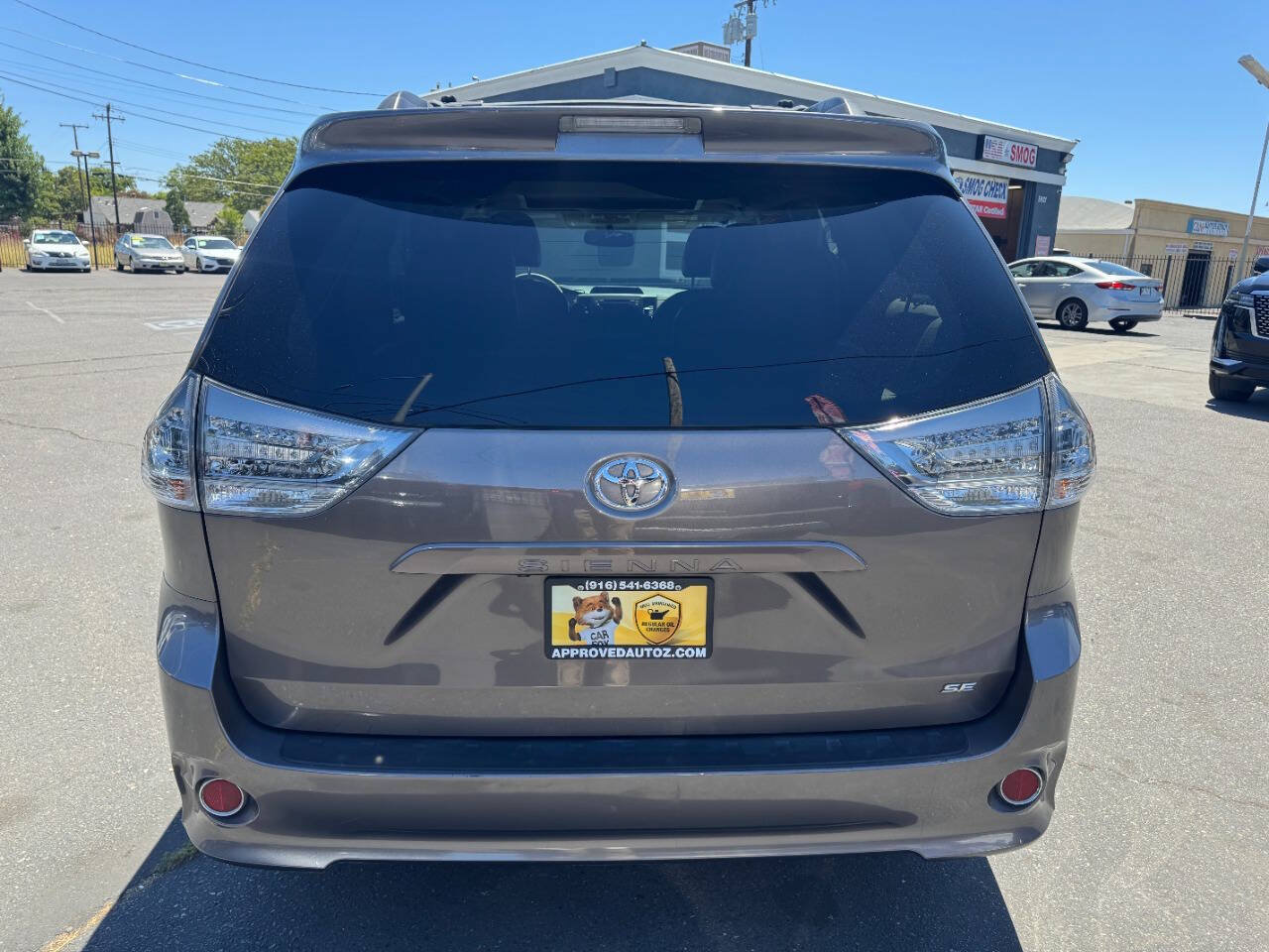 Used 2014 Toyota Sienna SE FWD image 6