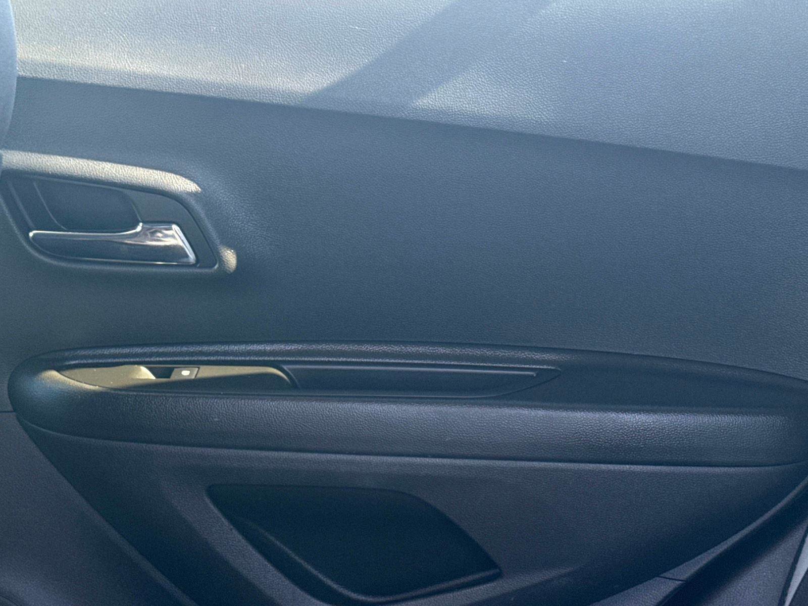 Used 2021 Chevrolet Trax LS w/ Tint and Cruise Package image 13