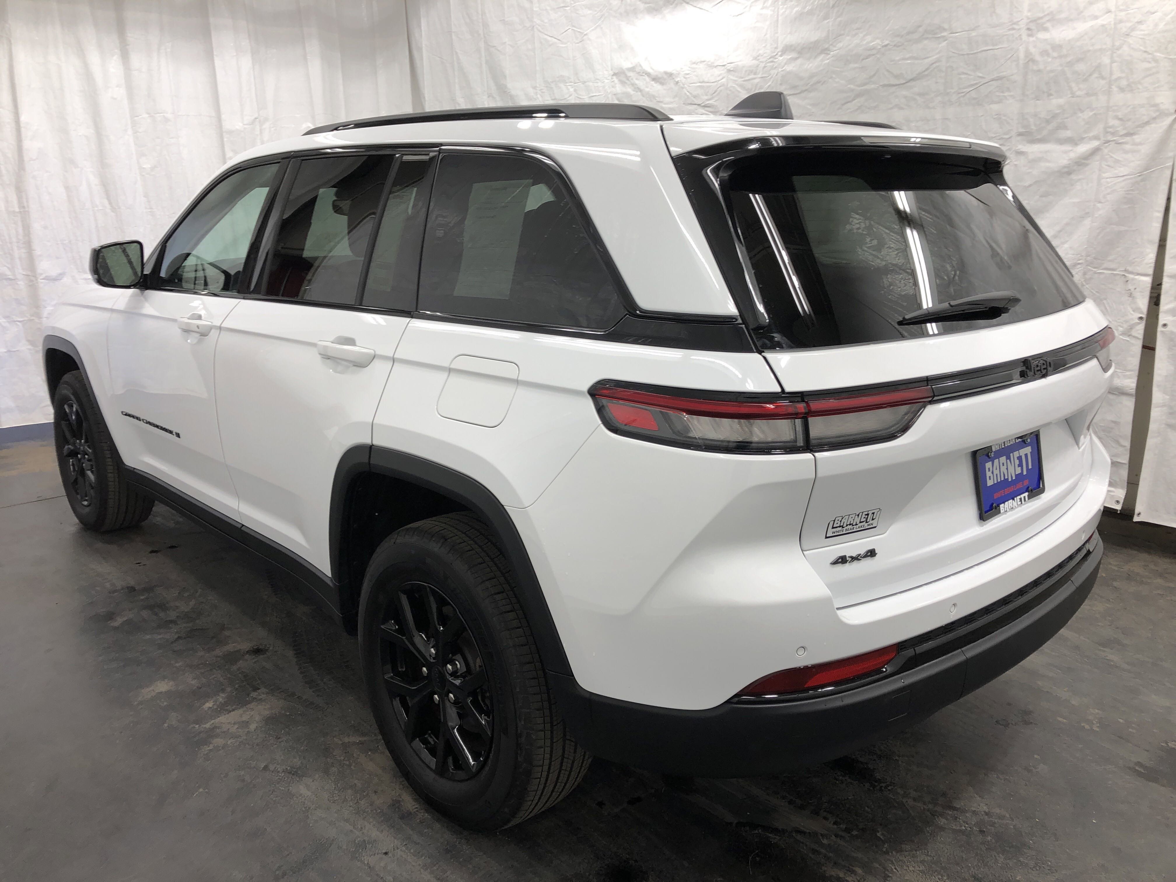 Used 2024 Jeep Grand Cherokee Altitude image 5