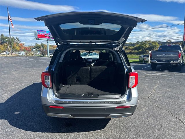 Certified 2022 Ford Explorer XLT w/ Equipment Group 202A image 11