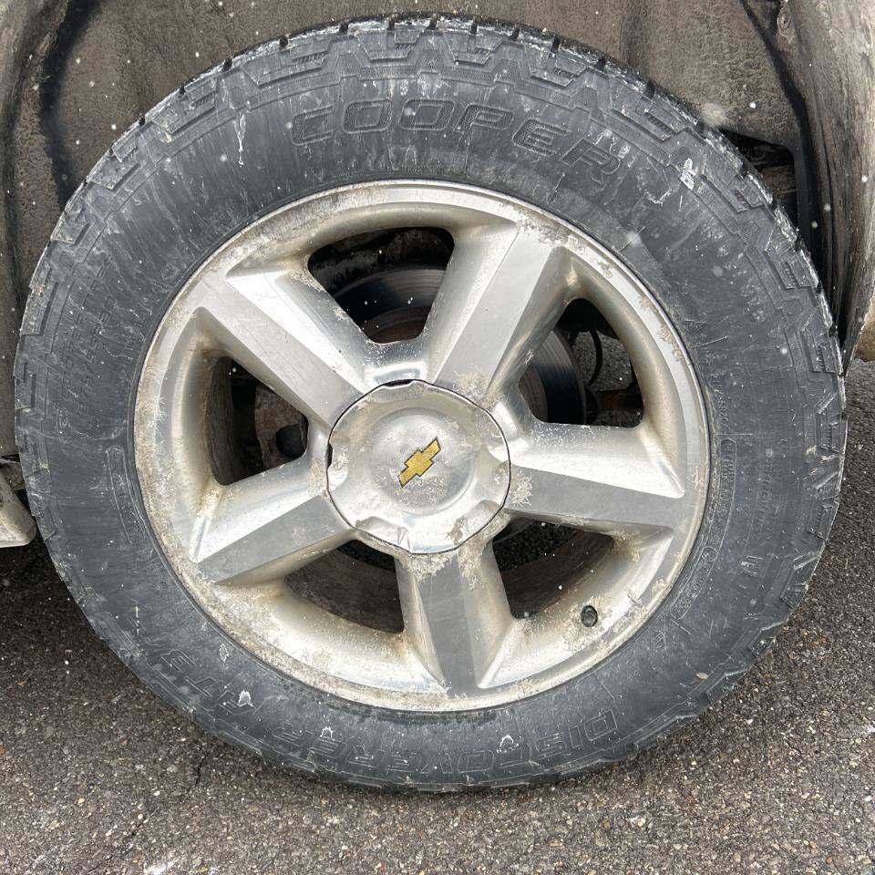 Used 2010 Chevrolet Avalanche LTZ image 21