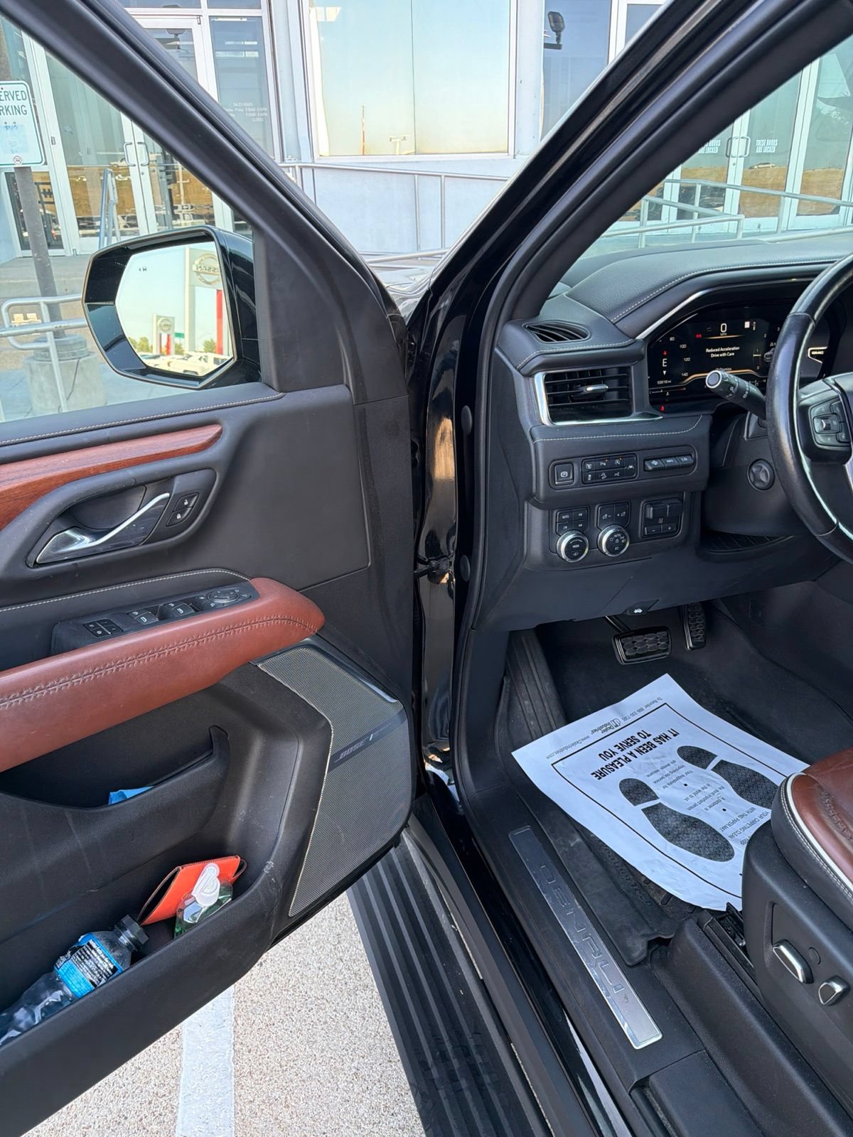 Used 2023 GMC Yukon XL Denali Ultimate AWD/4WD image 10