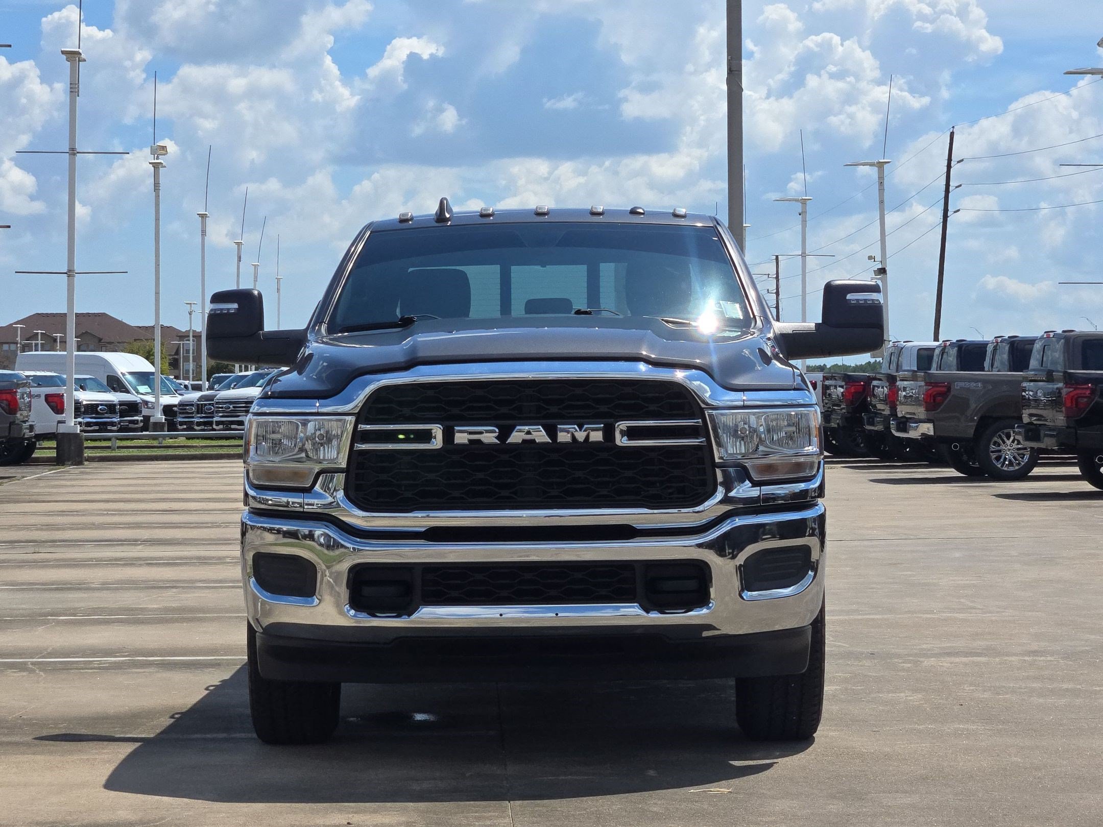 Used 2024 RAM 2500 Tradesman w/ Chrome Appearance Group AWD/4WD image 11