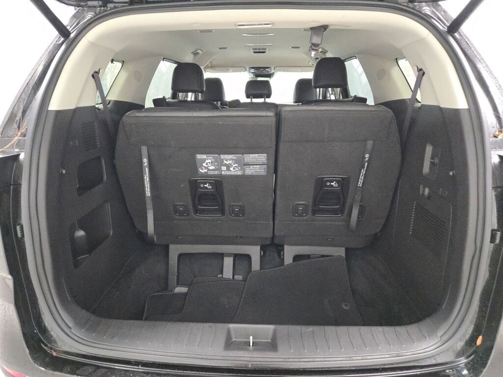 Used 2024 Kia Carnival EX image 17