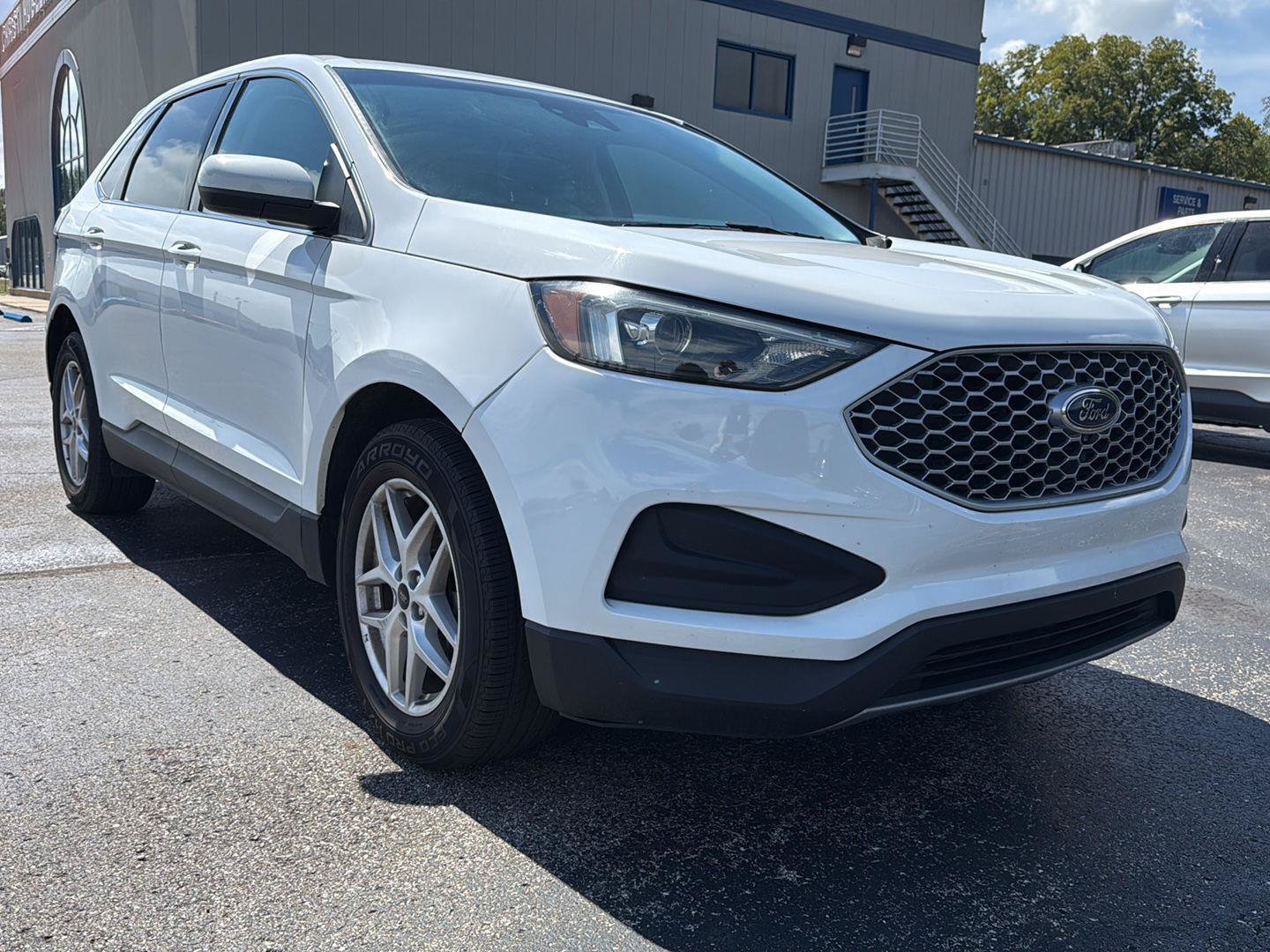 Used 2023 Ford Edge SEL AWD/4WD image 2
