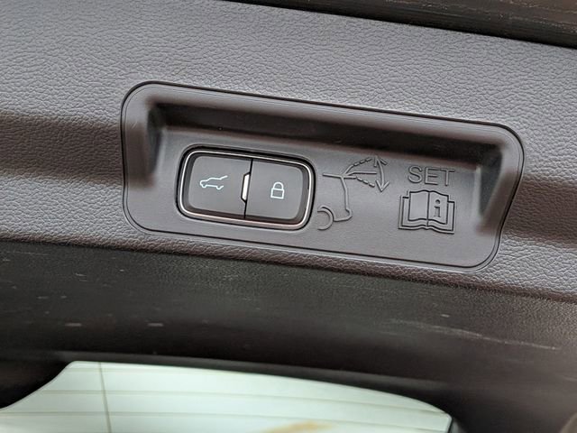 Used 2022 Ford Explorer XLT w/ Equipment Group 202A image 22