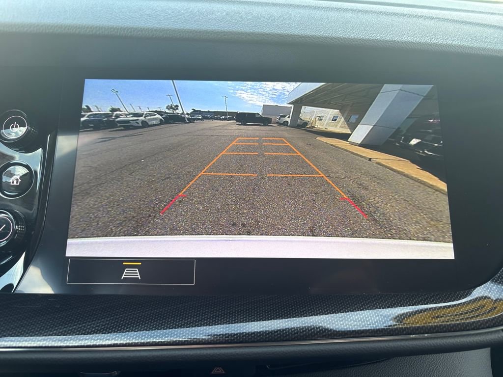 Used 2023 Buick Envision Essence image 25