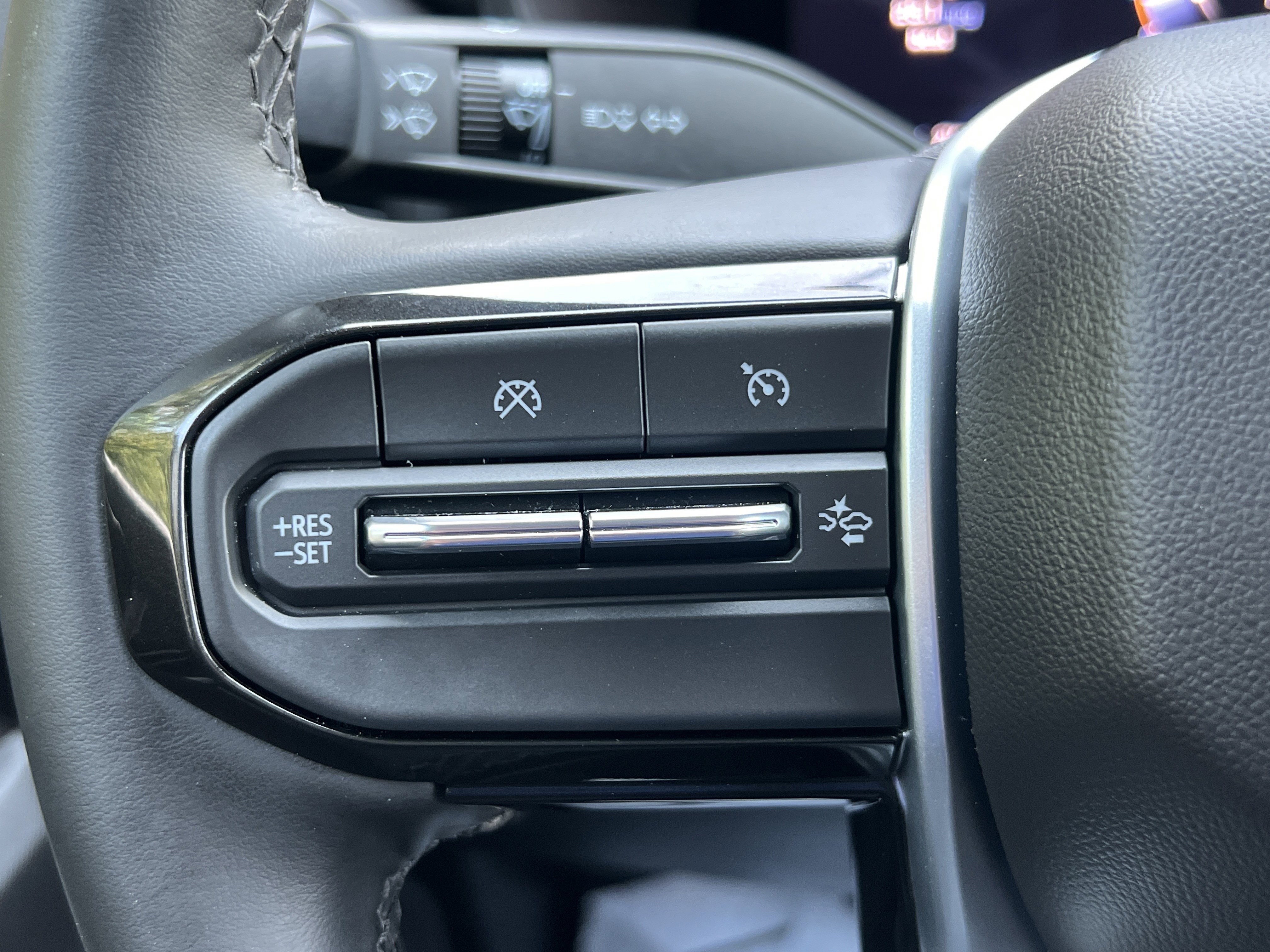 Used 2025 Chevrolet Colorado W/T w/ Advanced Trailering Package image 19