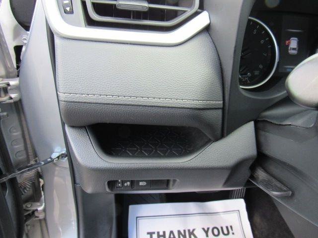 Used 2021 Toyota RAV4 LE AWD/4WD image 14