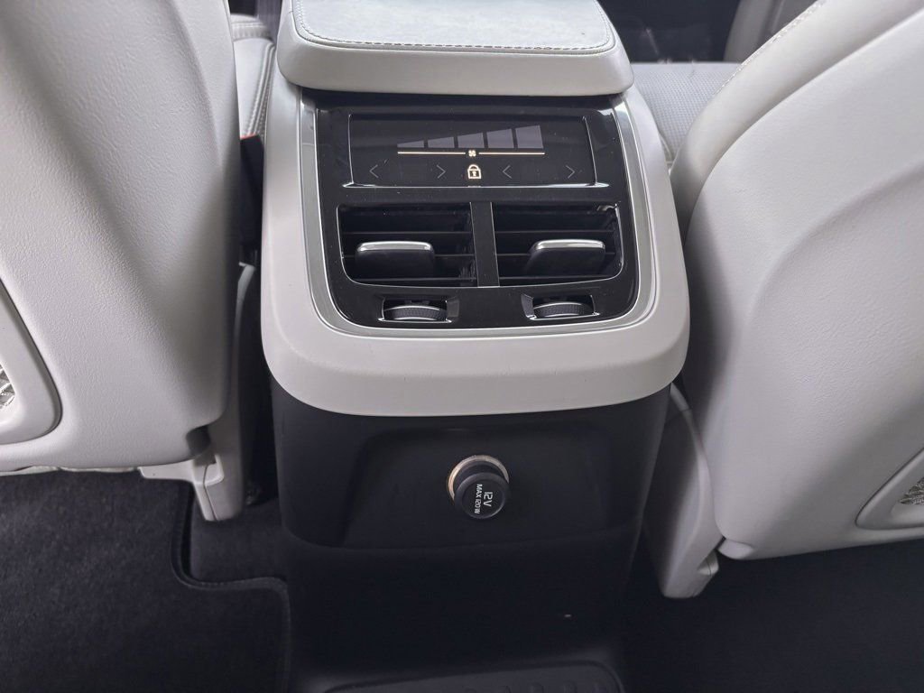 Used 2020 Volvo XC90 T8 Inscription image 18