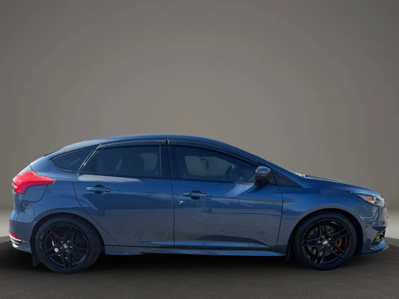 Used 2018 Ford Focus ST w/ Equipment Group 401A FWD image 4