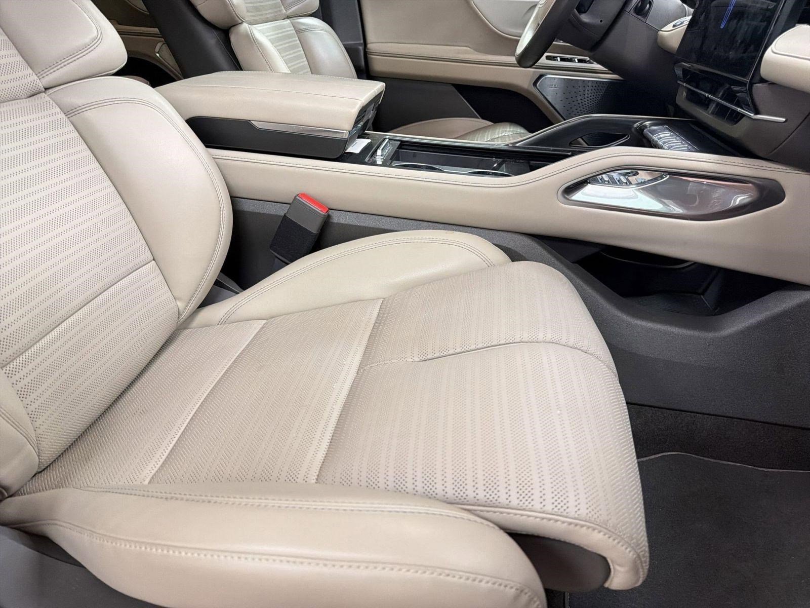 Used 2024 Lincoln Nautilus Reserve w/ Equipment Group 203A image 25