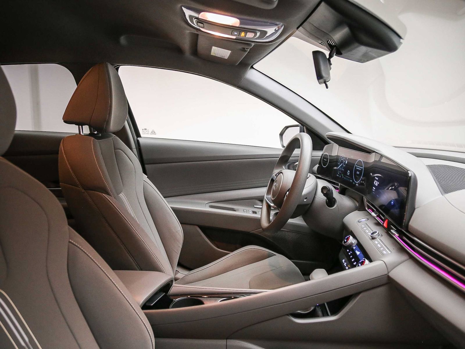 Used 2024 Hyundai Elantra Blue FWD image 17