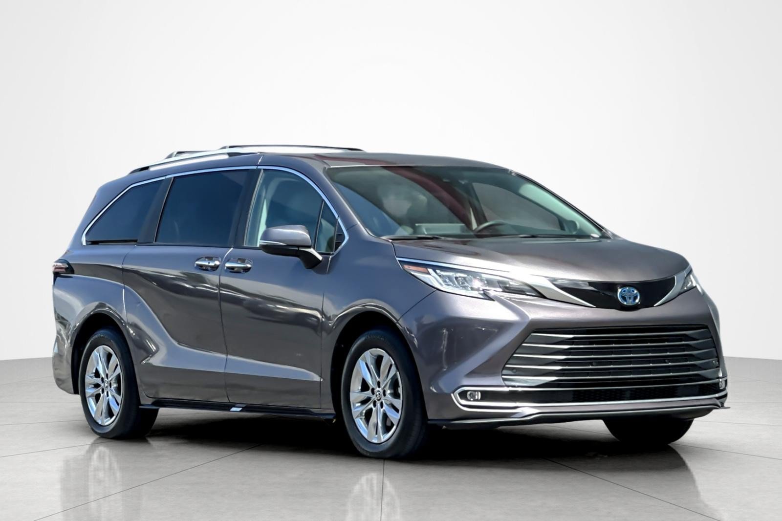 Certified 2024 Toyota Sienna Limited AWD/4WD image 7