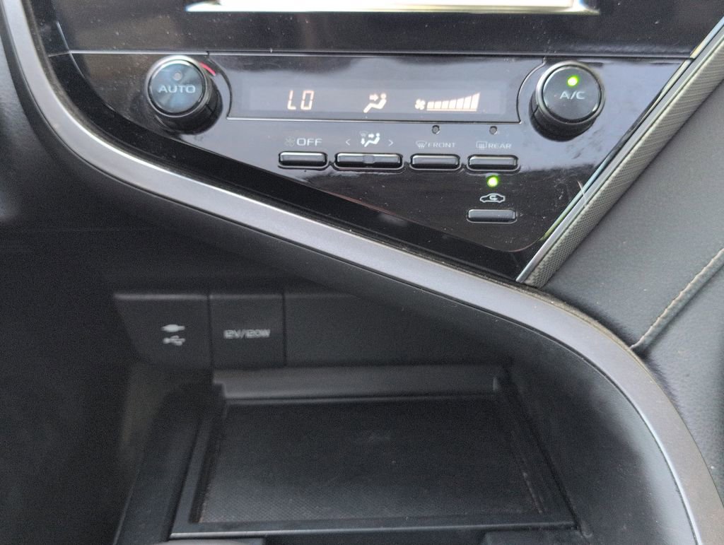 Used 2019 Toyota Camry SE FWD image 19