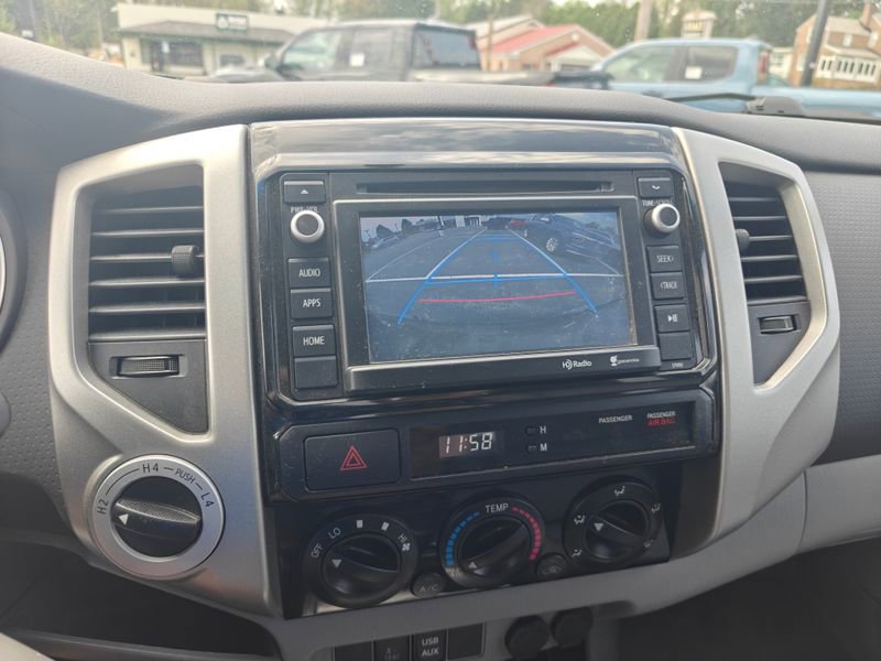 Used 2014 Toyota Tacoma 4x4 Access Cab V6 w/ TRD Off-Road Package image 15