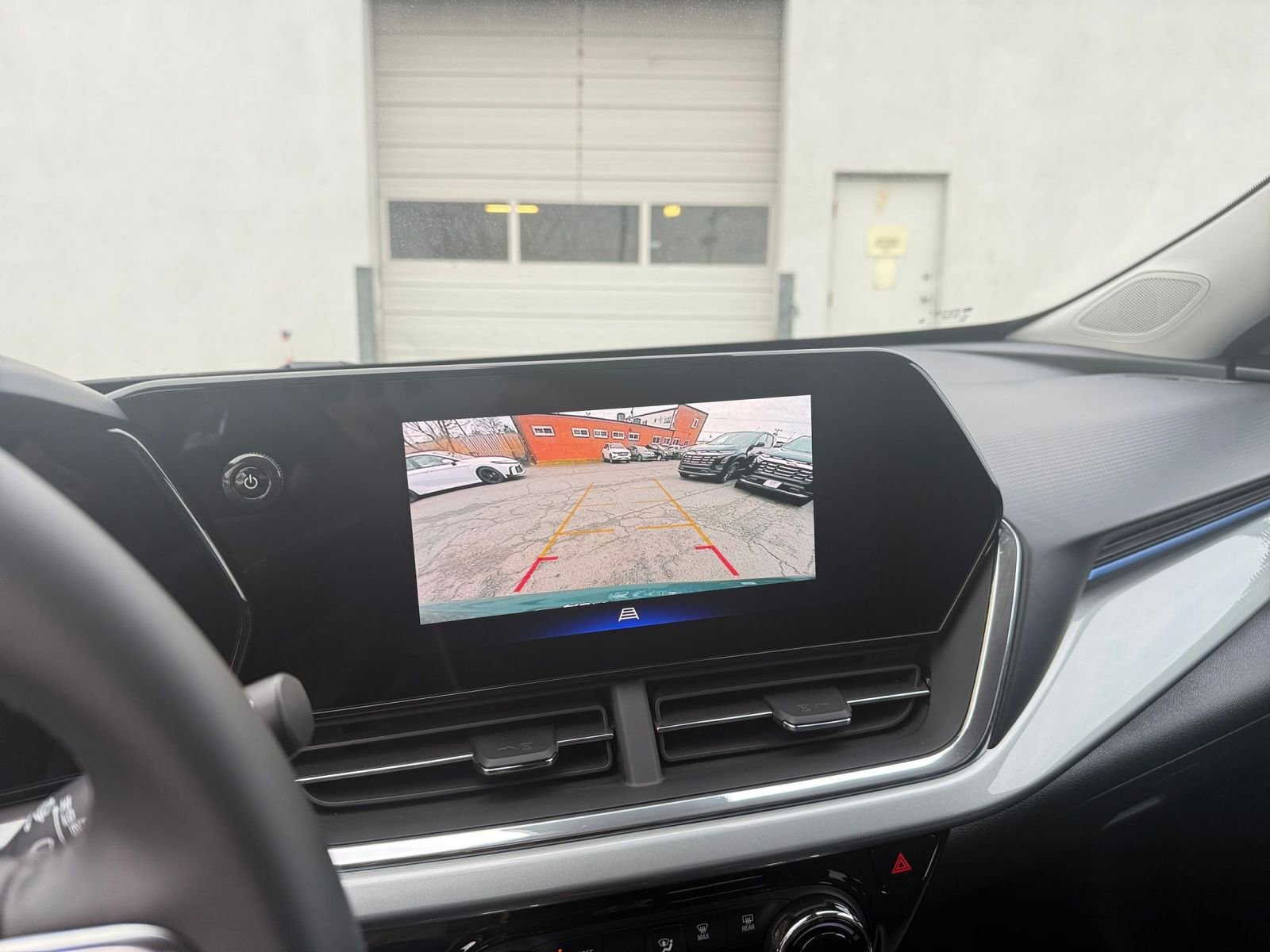 Used 2025 Chevrolet Trax LT w/ LT Convenience Package image 17