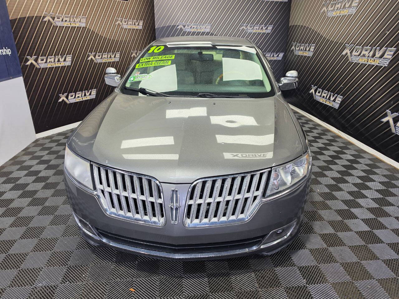 Used 2010 Lincoln MKZ FWD image 2