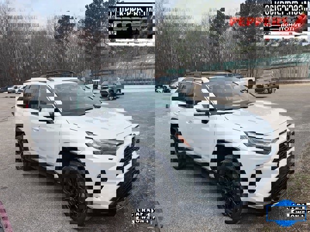 Used 2024 Toyota RAV4 SE w/ Convenience Package image 7