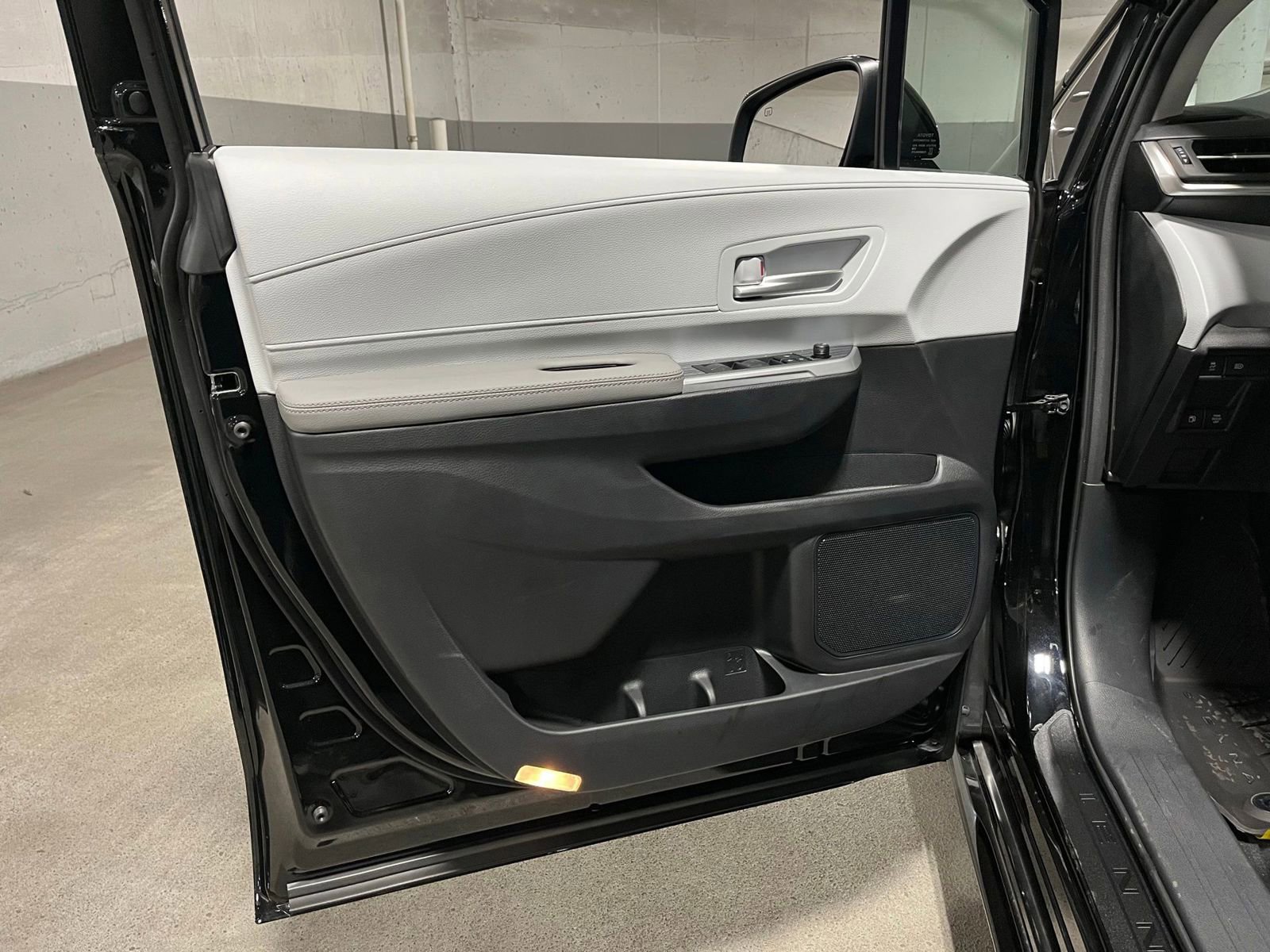 New 2026 Toyota Sienna XLE FWD image 16