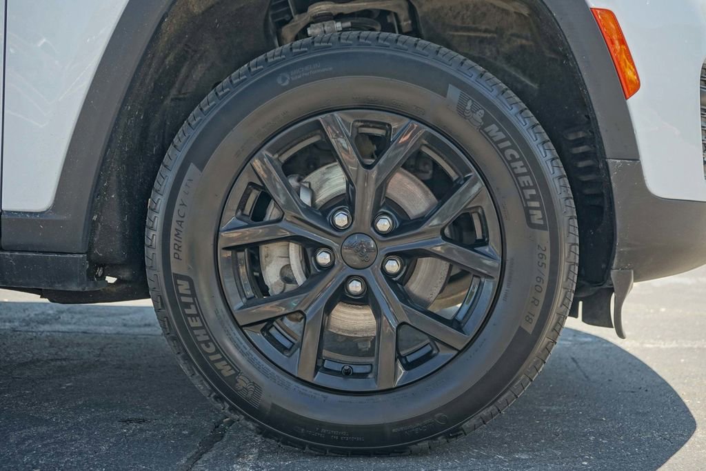 Used 2024 Jeep Grand Cherokee Altitude AWD/4WD image 10