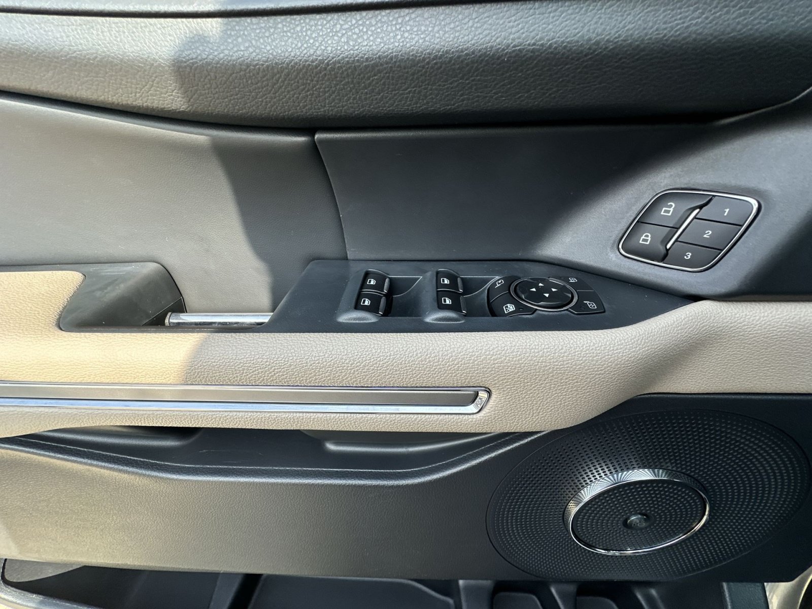 Used 2024 Ford Expedition Limited AWD/4WD image 23