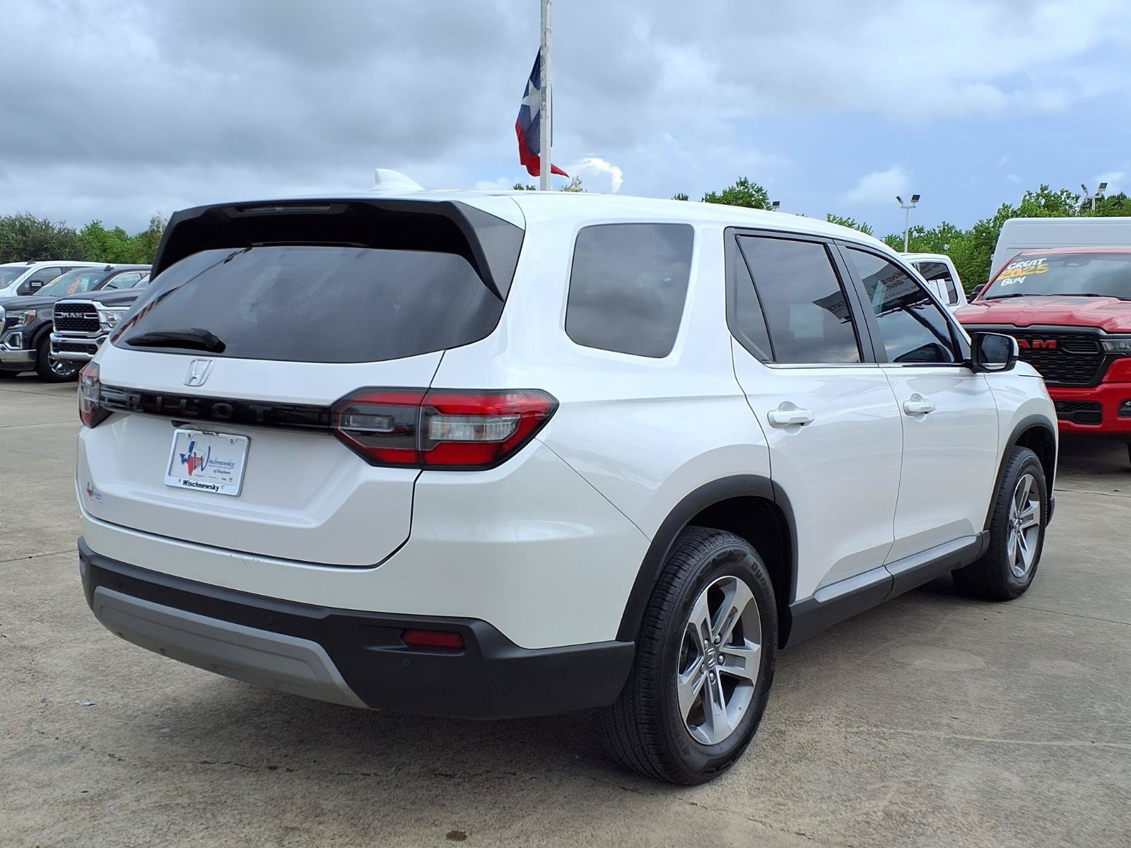 Used 2023 Honda Pilot EX-L image 5
