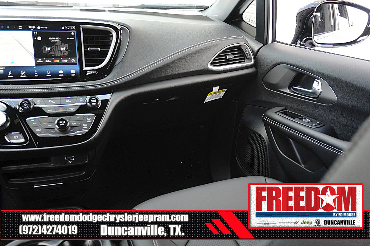 New 2027 Chrysler Pacifica Select w/ Family Tech Group FWD image 37
