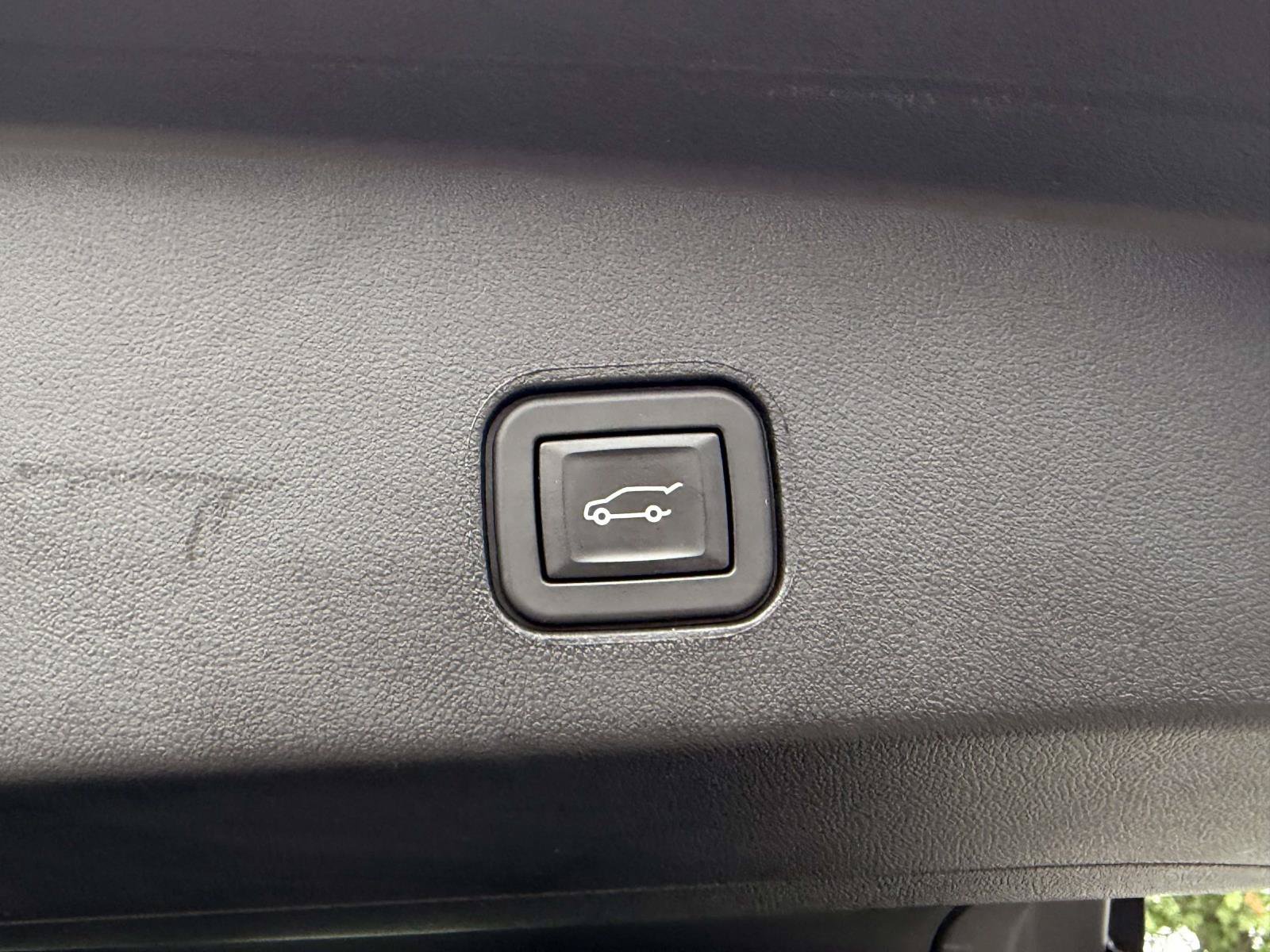 Certified 2024 Cadillac Lyriq Luxury RWD image 8