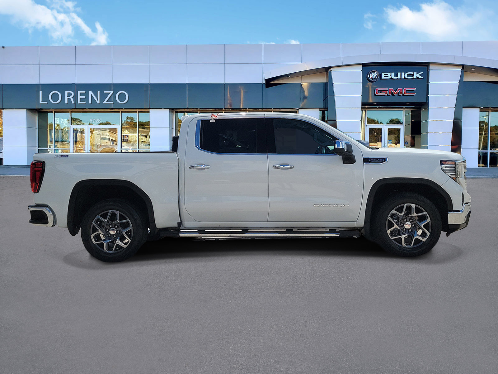 Used 2024 GMC Sierra 1500 SLT w/ SLT Premium Plus Package AWD/4WD image 4