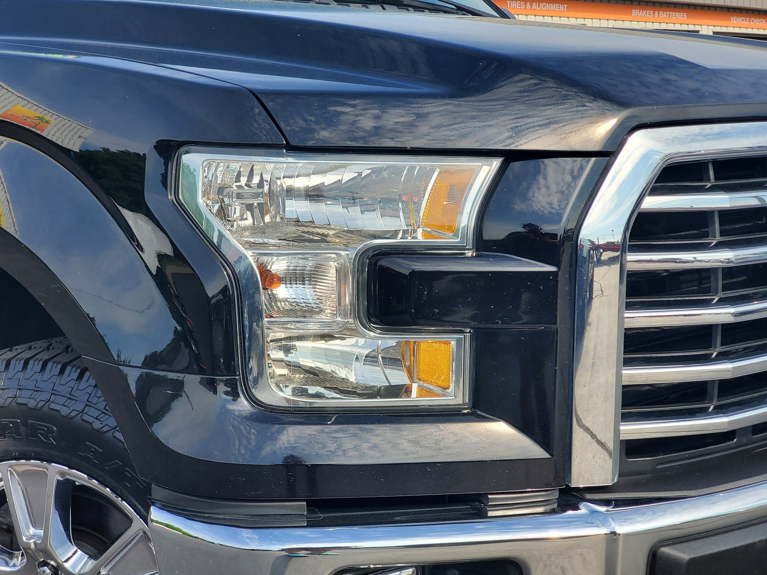 Used 2017 Ford F150 XLT w/ Equipment Group 302A Luxury AWD/4WD image 6