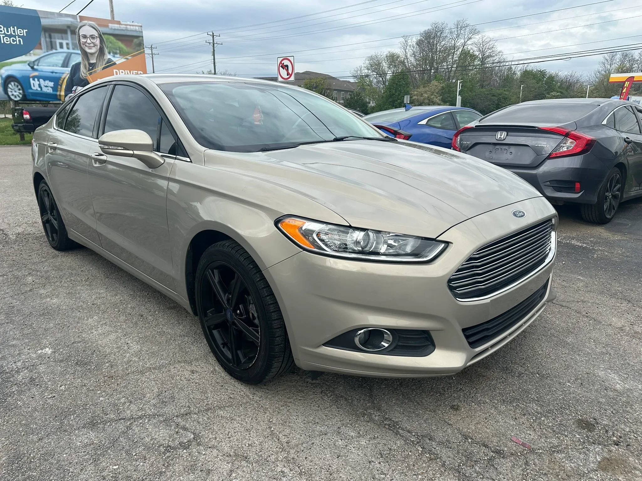 Used 2016 Ford Fusion SE w/ Equipment Group 201A image 8