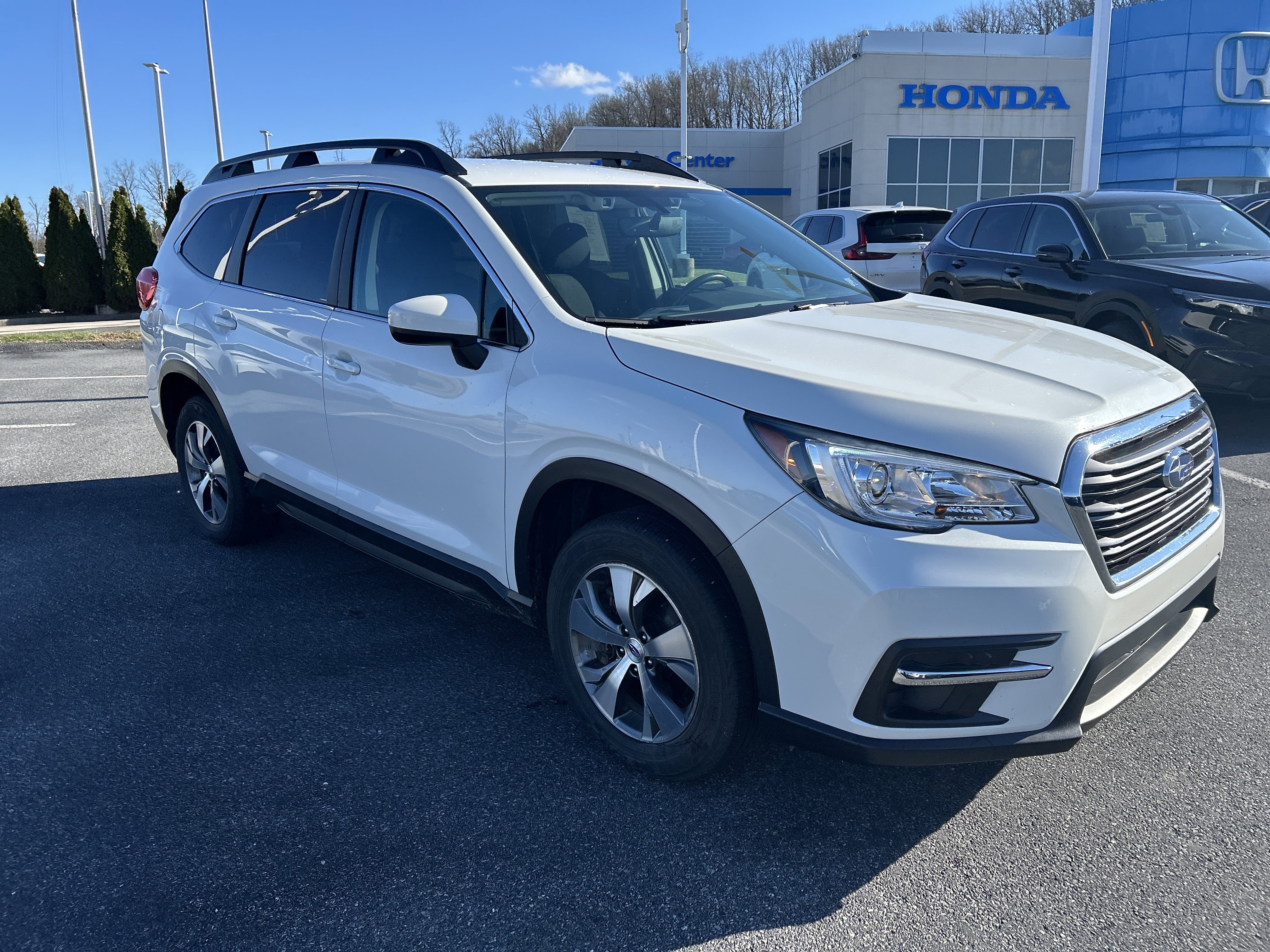 Used 2019 Subaru Ascent Premium image 2